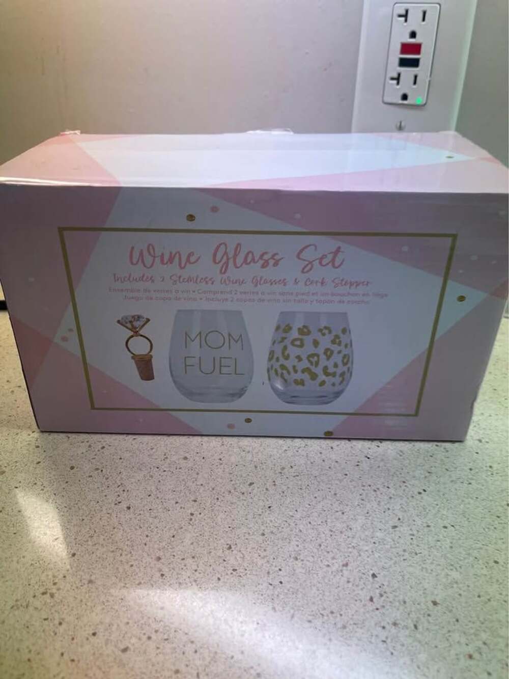 Wine Glass Set with 2 Stemless Glasses and Cork Stopper - Picture 5 of 9